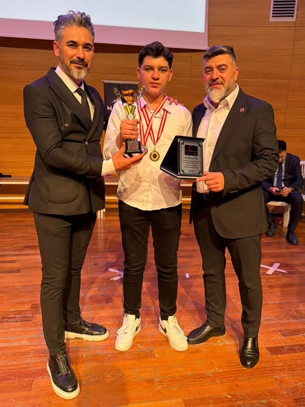 Afyonkarahisar Berberler ve Kuaförler Odası Başkanı Suat Uygur, Türkiye'nin Sihirli Elleri Yarışması'nı Değerlendirdi