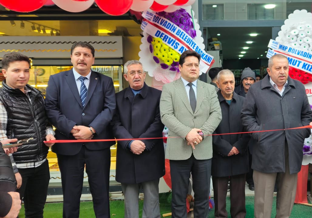 Bolvadin'de Tekkeşinler Market Açıldı