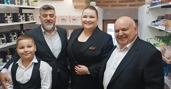 Taşhan'da Kozmetik Dükkanı Açılışı Gerçekleşti!