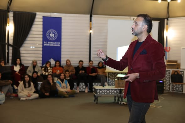 Afyonkarahisar'ın Ekonomik Potansiyeli ve Kariyer Olanakları Gençlere Anlatıldı