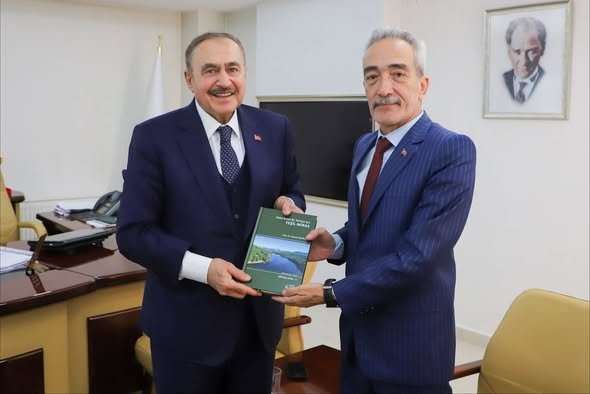 Afyonkarahisar'da Üst Düzey Ziyaret: Eski Bakan ve Parti İl Yönetiminden Esnaf Birliği'ne Nezaket Ziyareti