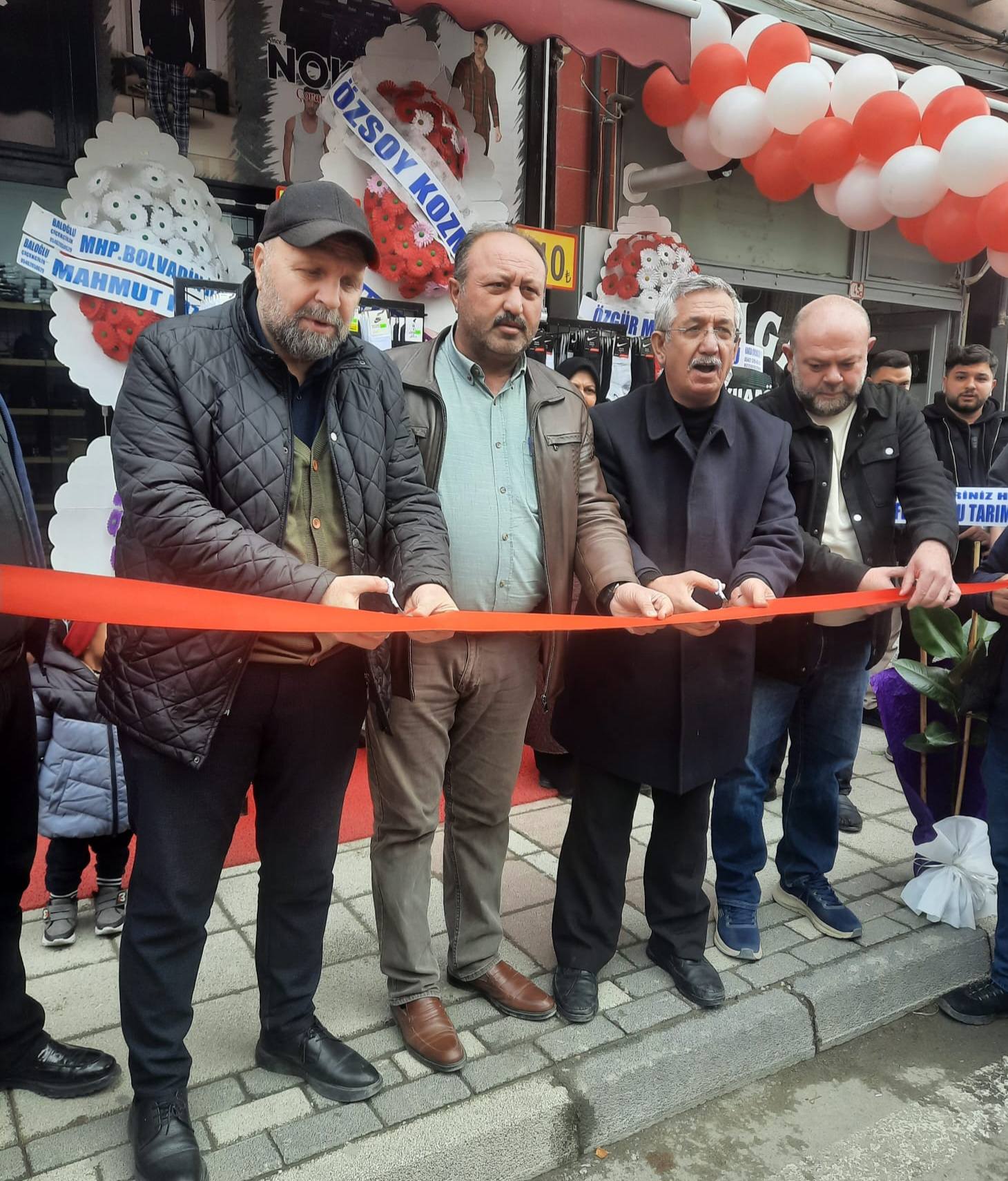 Bolvadin ESOB Başkanı İbrahim Çürük “Nokta Erkek İç & Spor Giyim” Açılışına Katıldı