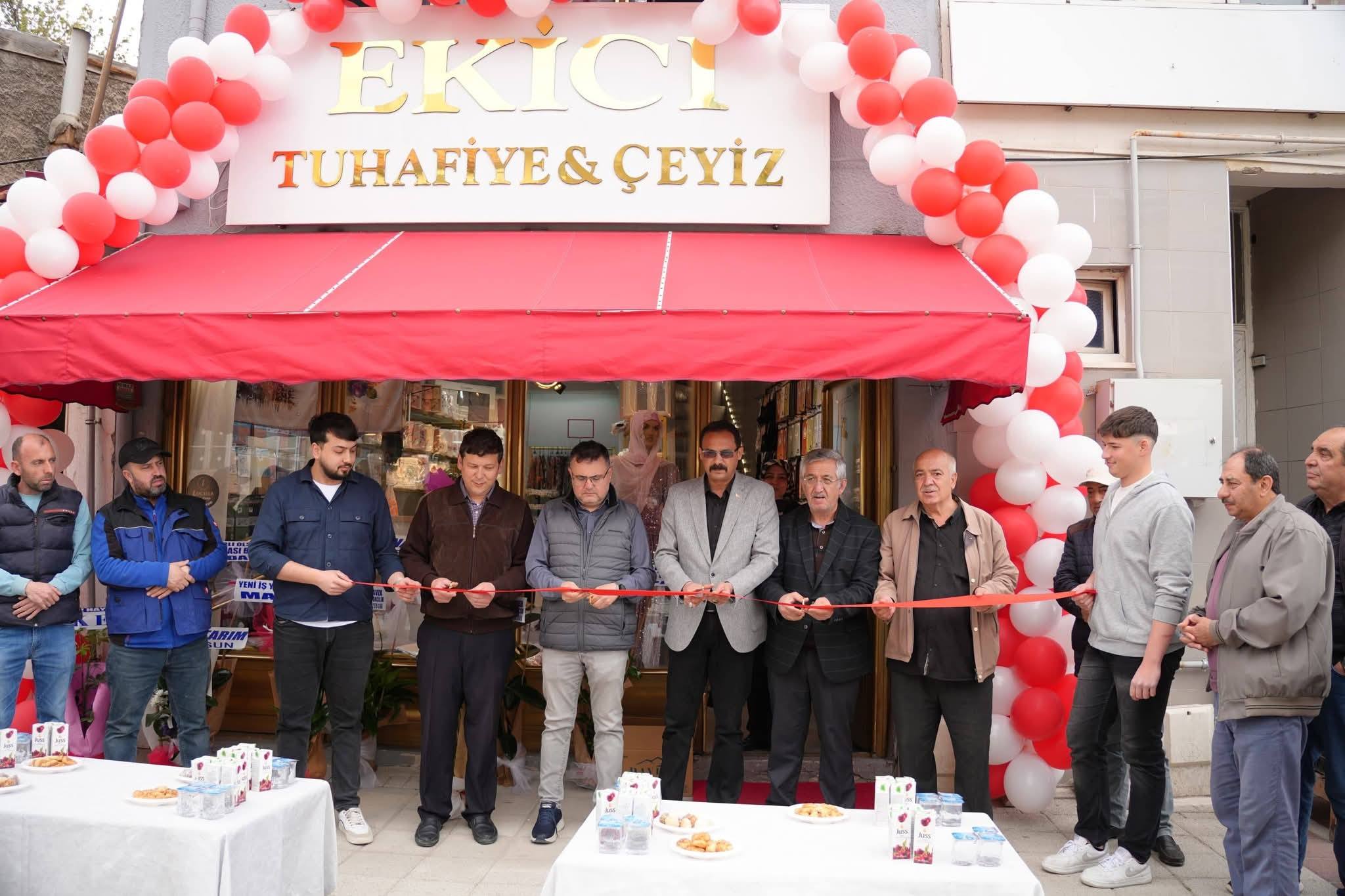 Başkan İbrahim Çürük, “Ekici Tuhafiye Çeyiz” Açılışına Katıldı